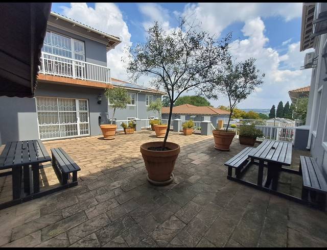 124M² OFFICE TO LET IN HYDE PARK